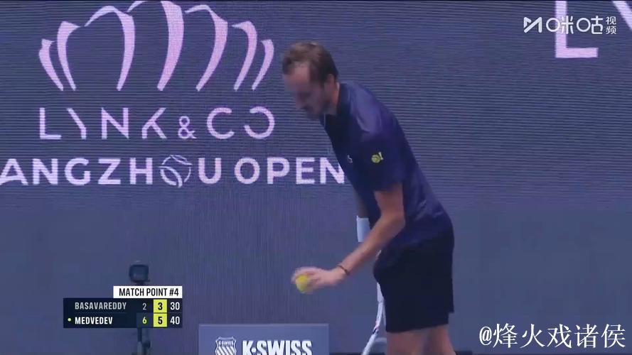 ATP巴黎大师赛:梅德韦杰夫横扫晋级 阿利亚西姆逆转 ATP巴黎大师赛:梅德韦杰夫横扫晋级 阿利亚西姆逆转